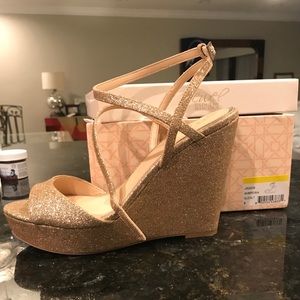 Badgley Mischka gold wedge heel, size 8